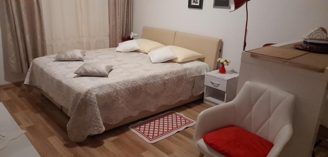 Klara Studio Apartman สปลิท ภายนอก รูปภาพ