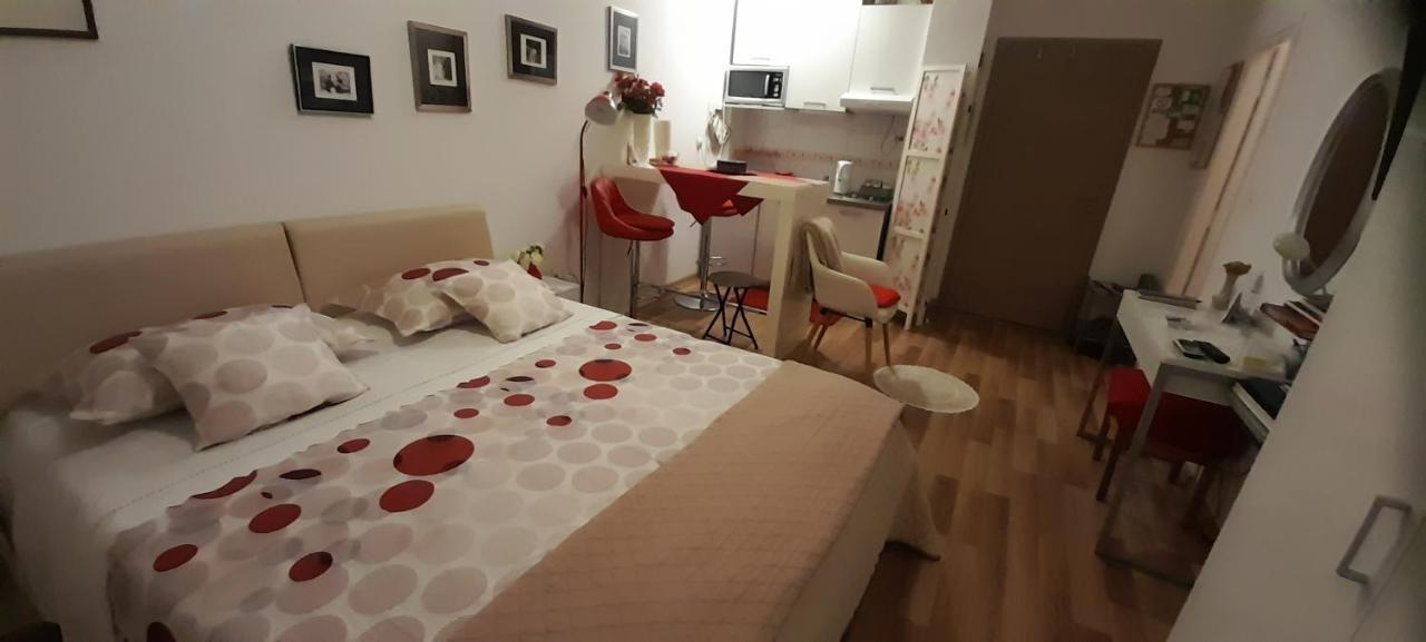 Klara Studio Apartman สปลิท ภายนอก รูปภาพ