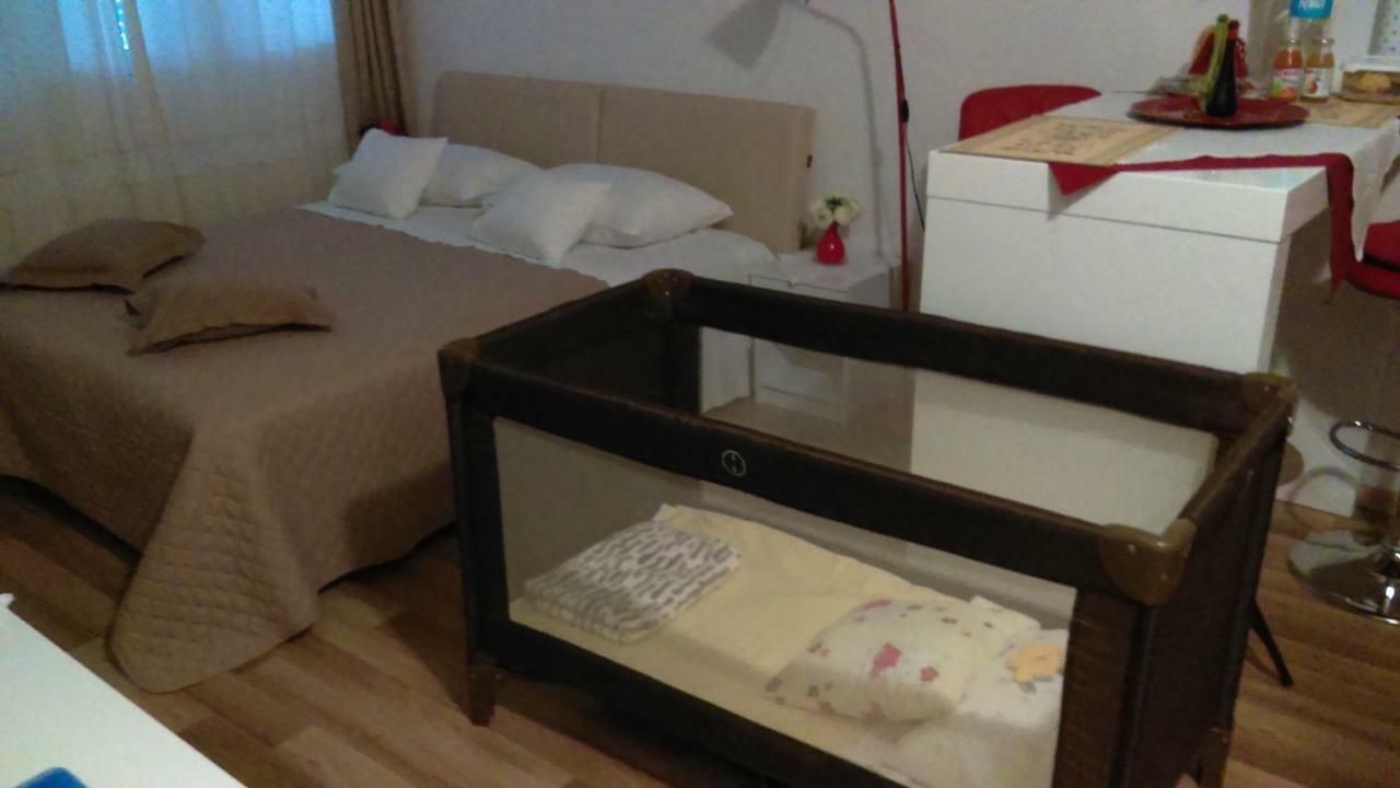 Klara Studio Apartman สปลิท ภายนอก รูปภาพ